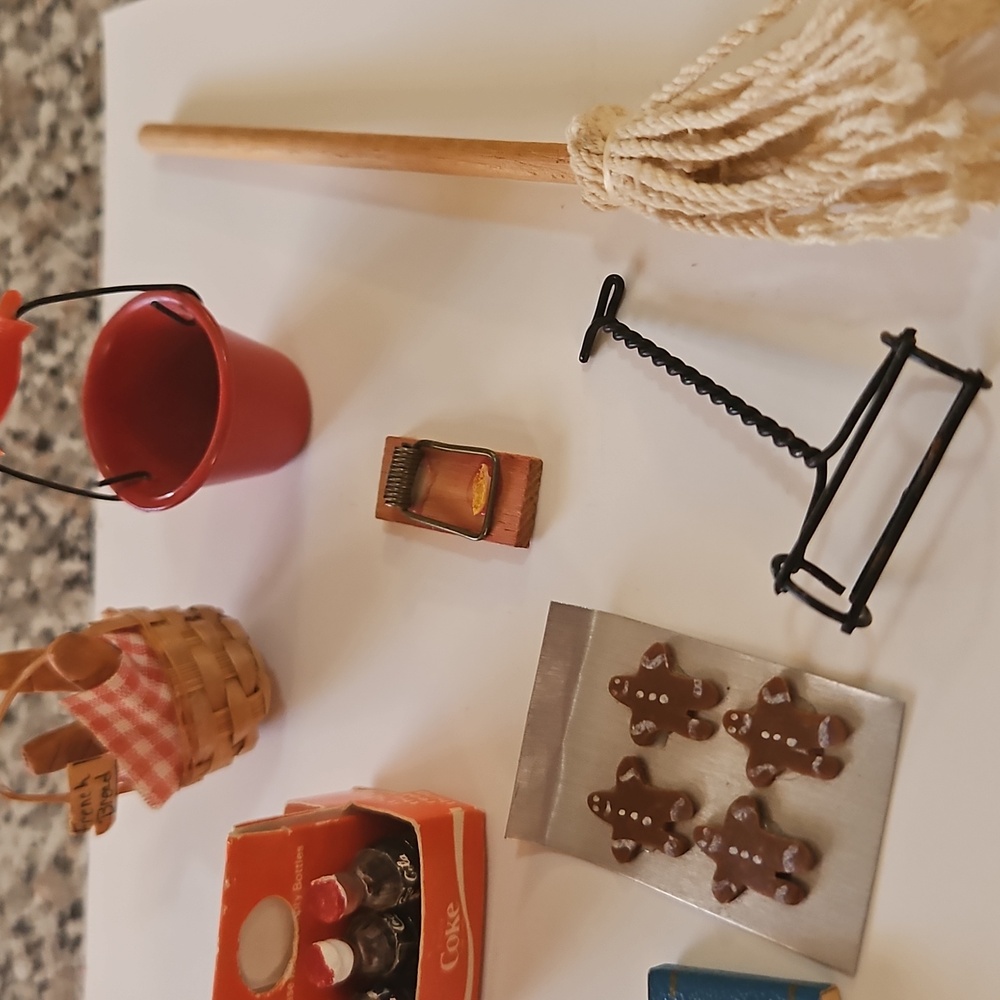 Vintage Miniature Dollhouse/Shadow Box Accessories Set - Picture 5 of 12